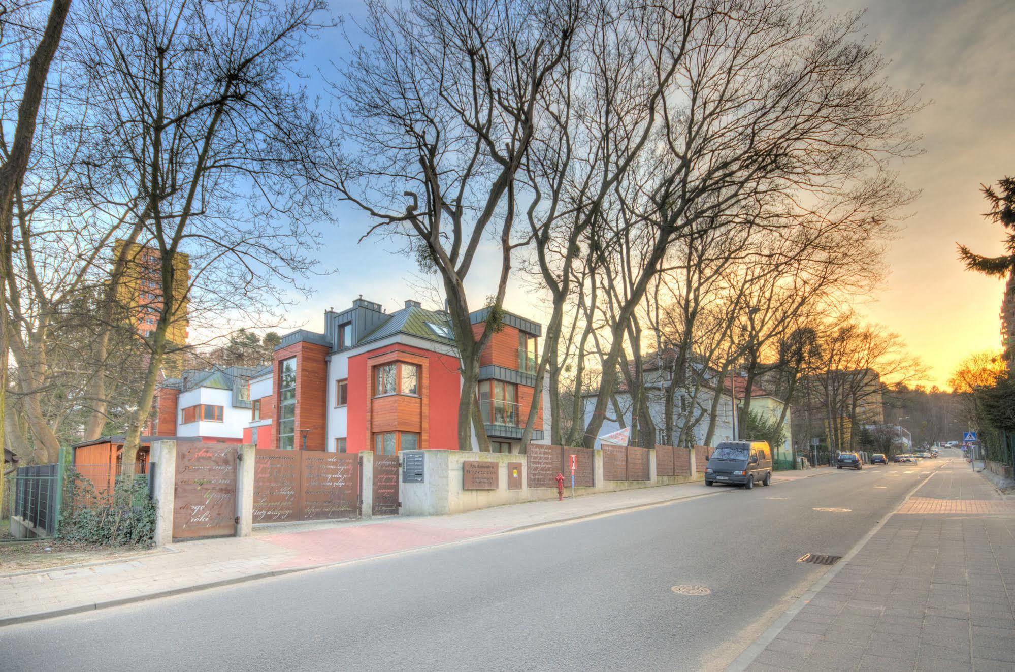 Dom & House - Apartments Sopot Kamienny Potok Bagian luar foto
